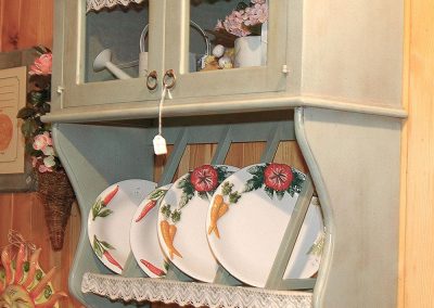 Tuscan style plate rack